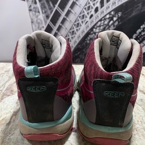 Keen, girls hiking boots